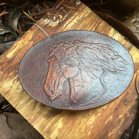 Vintage Leather Embossed Flowing Mane/Forelock Stallion Horse Belt Buckle - Picture 5 of 9